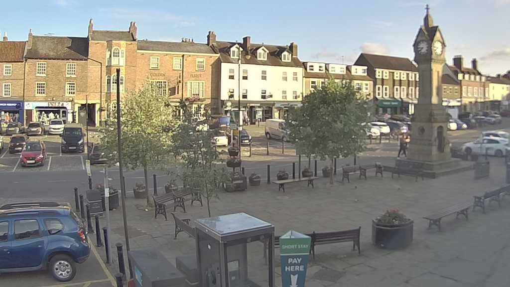 Thirsk webcam overlooking the Market Place
