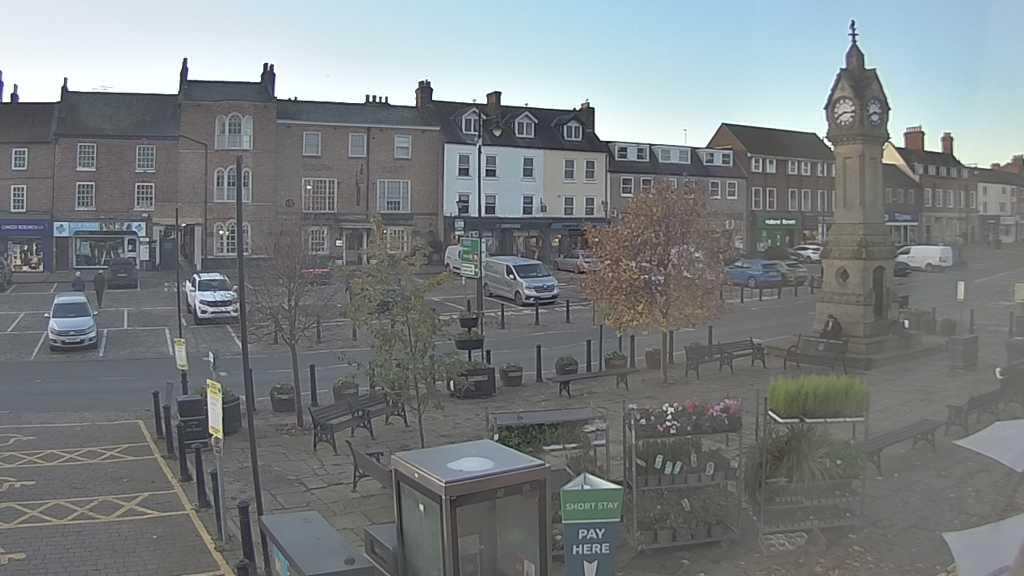 Thirsk webcam overlooking the Market Place