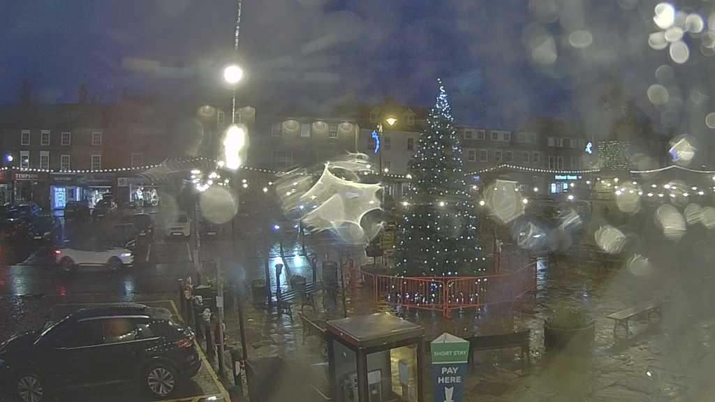 Thirsk webcam overlooking the Market Place