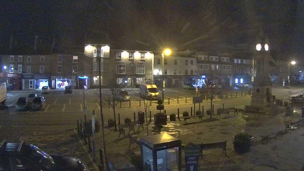 Thirsk webcam overlooking the Market Place