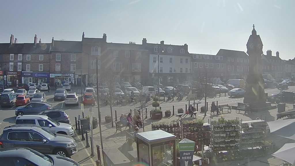 Thirsk webcam overlooking the Market Place