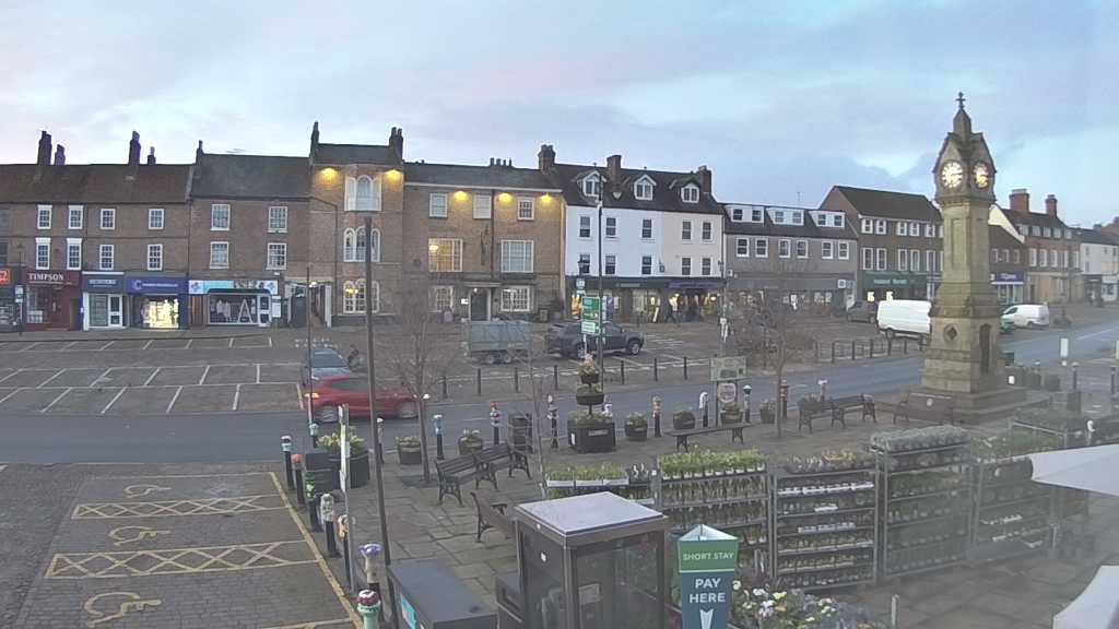 Thirsk webcam overlooking the Market Place