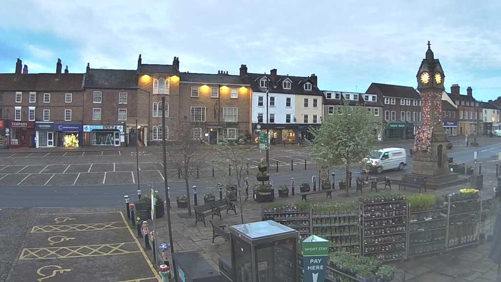 Thirsk webcam overlooking the Market Place