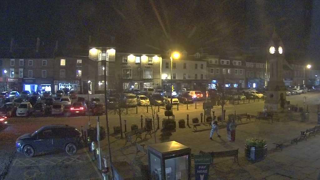 Thirsk webcam overlooking the Market Place