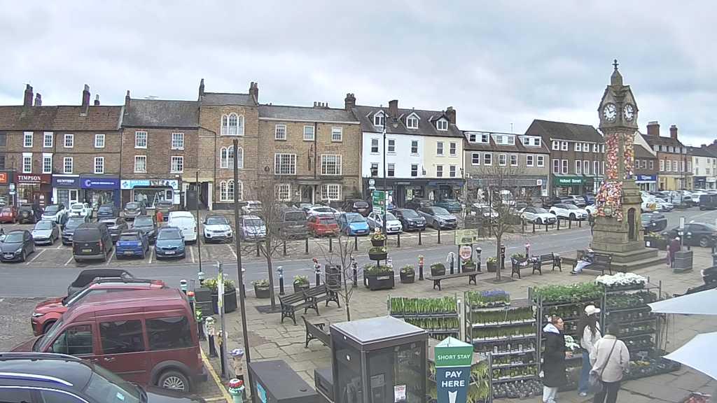 Thirsk webcam overlooking the Market Place
