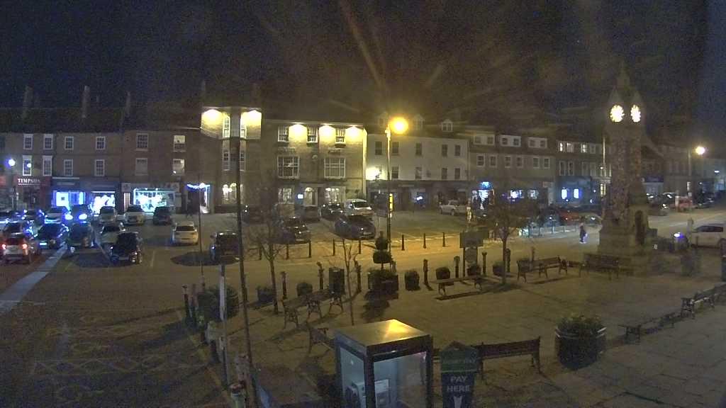 Thirsk webcam overlooking the Market Place