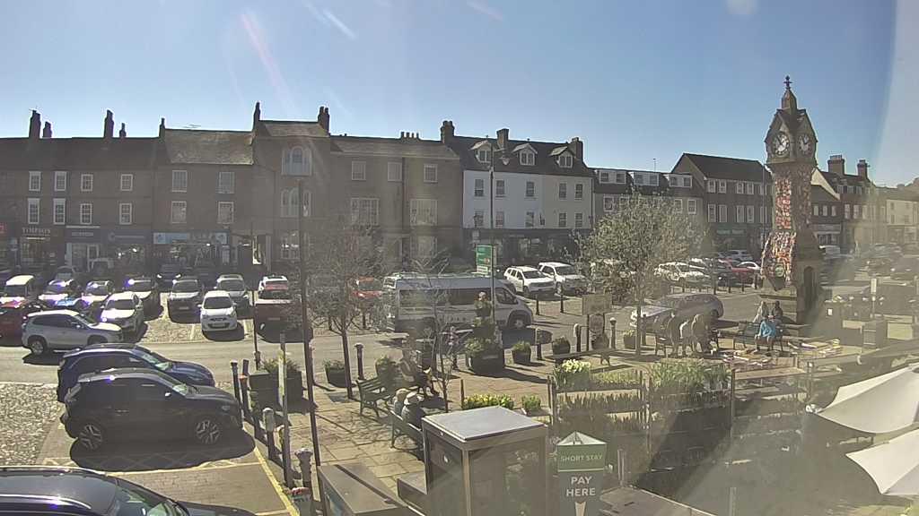 Thirsk webcam overlooking the Market Place