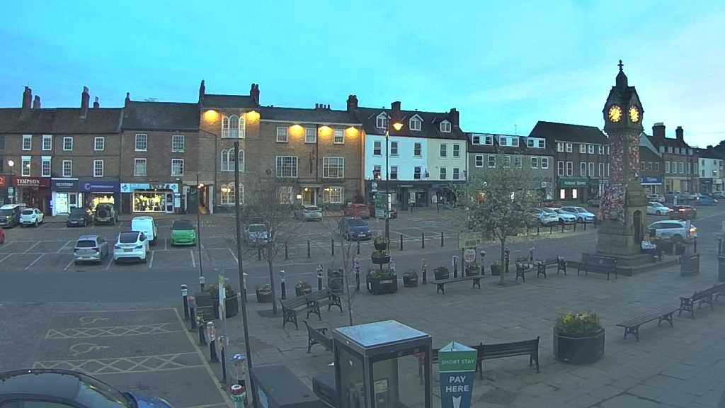 Thirsk webcam overlooking the Market Place