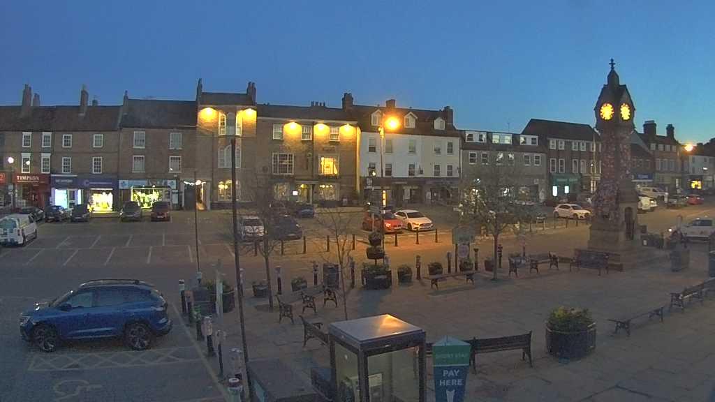 Thirsk webcam overlooking the Market Place