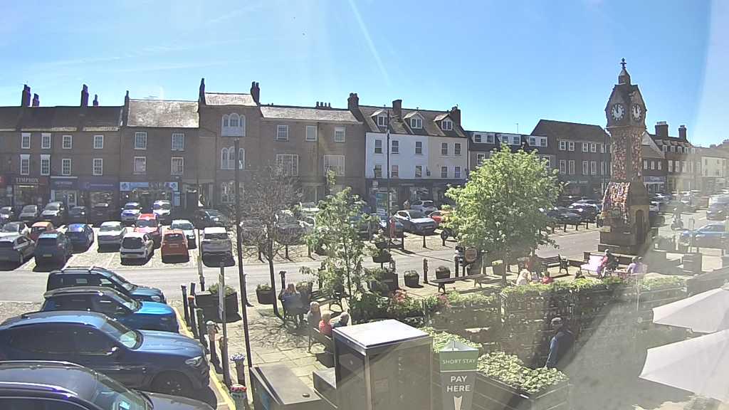 Thirsk webcam overlooking the Market Place