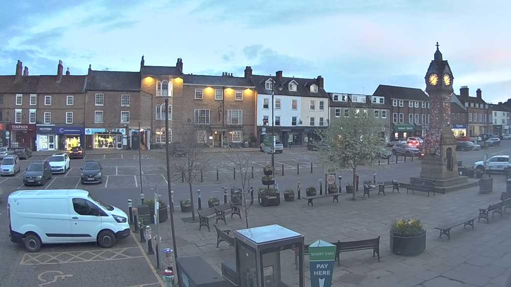 Thirsk webcam overlooking the Market Place
