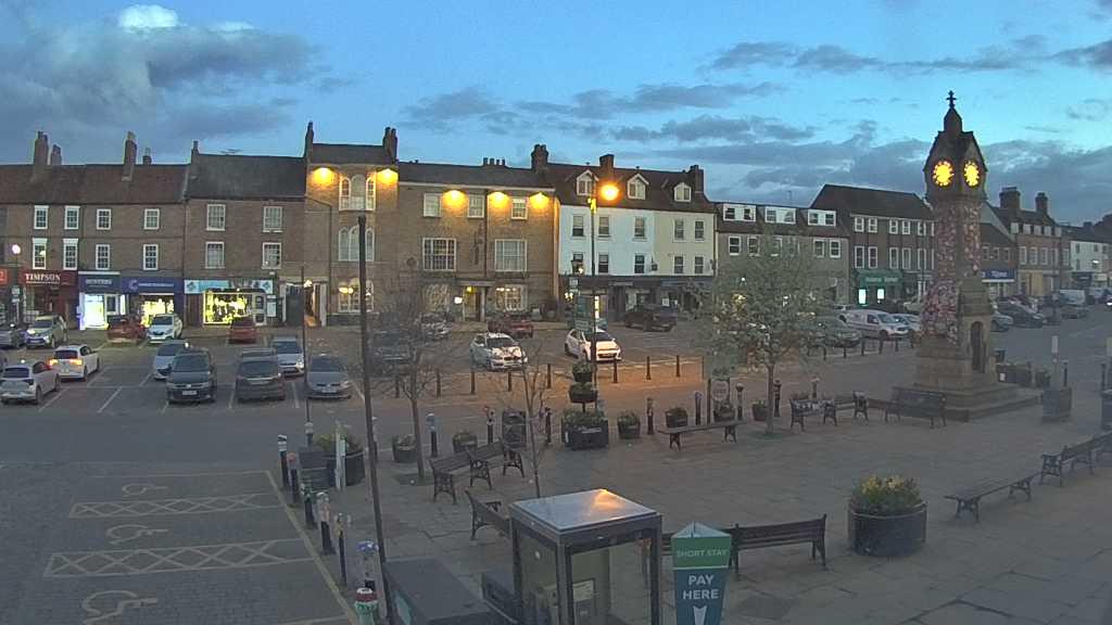 Thirsk webcam overlooking the Market Place