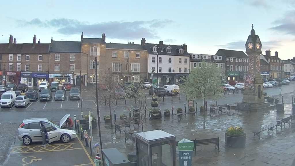 Thirsk webcam overlooking the Market Place