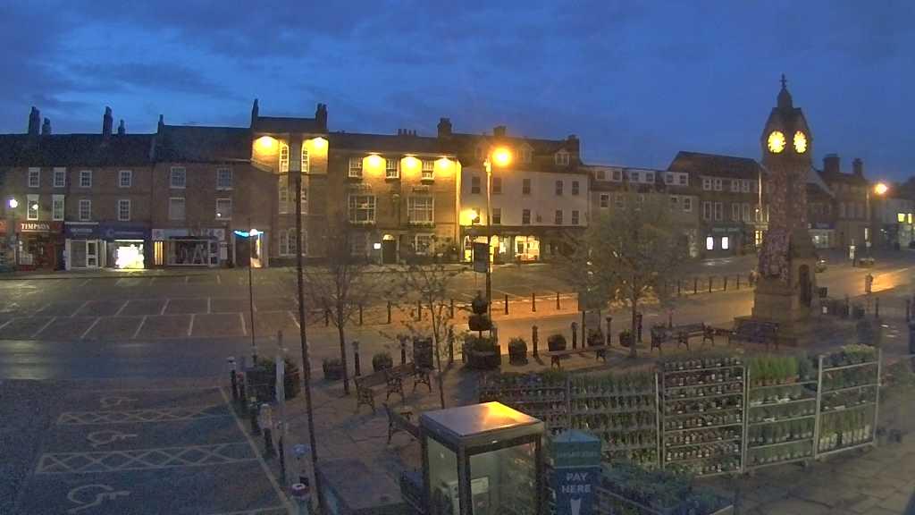 Thirsk webcam overlooking the Market Place