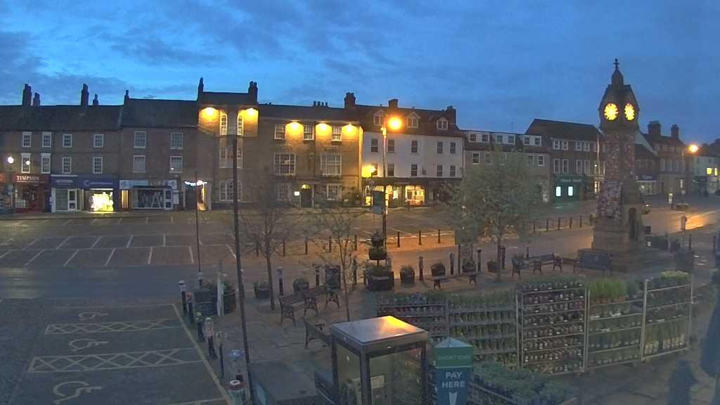 Thirsk webcam overlooking the Market Place
