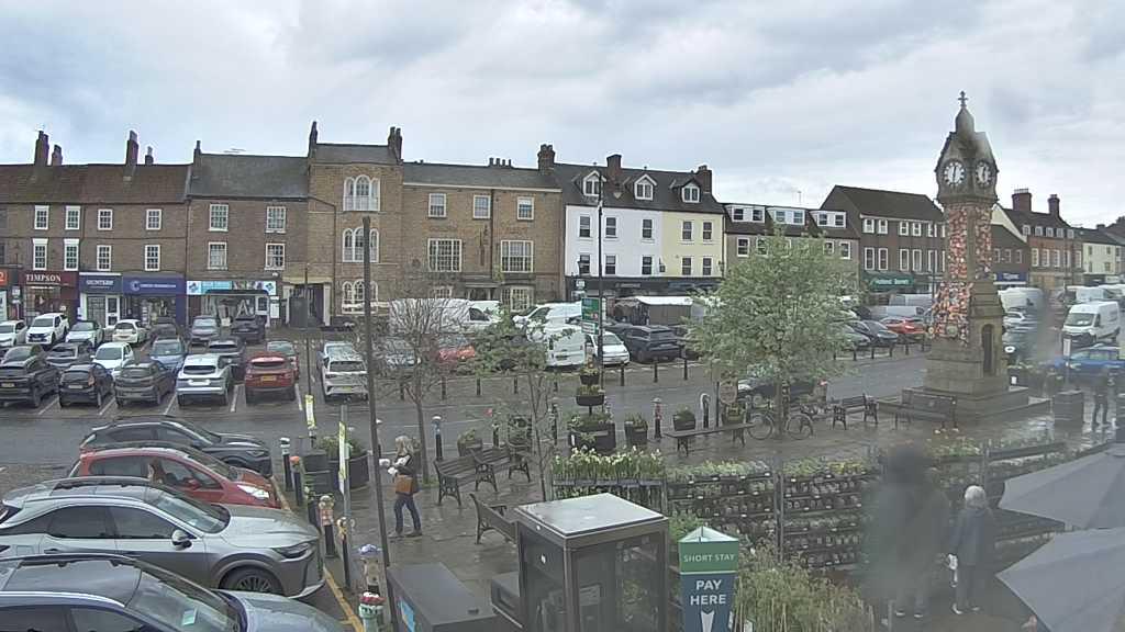 Thirsk webcam overlooking the Market Place