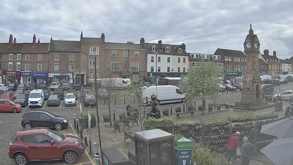 Thirsk webcam overlooking the Market Place