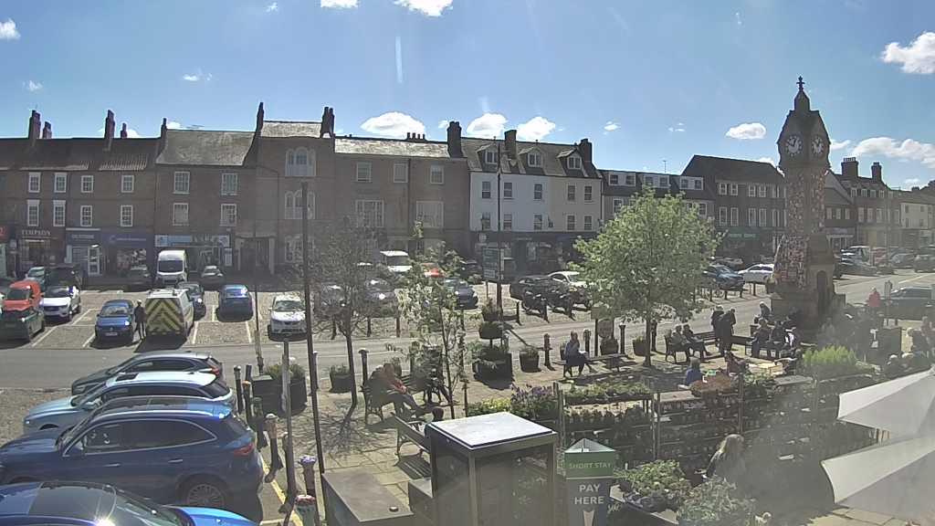 Thirsk webcam overlooking the Market Place
