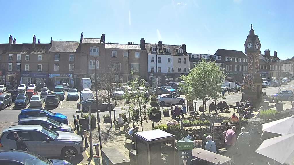 Thirsk webcam overlooking the Market Place
