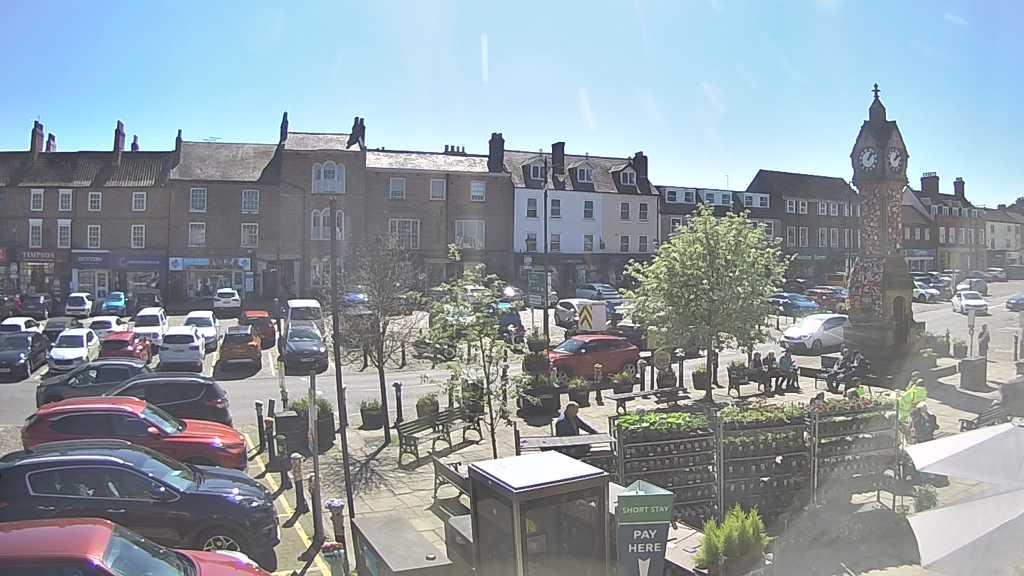 Thirsk webcam overlooking the Market Place