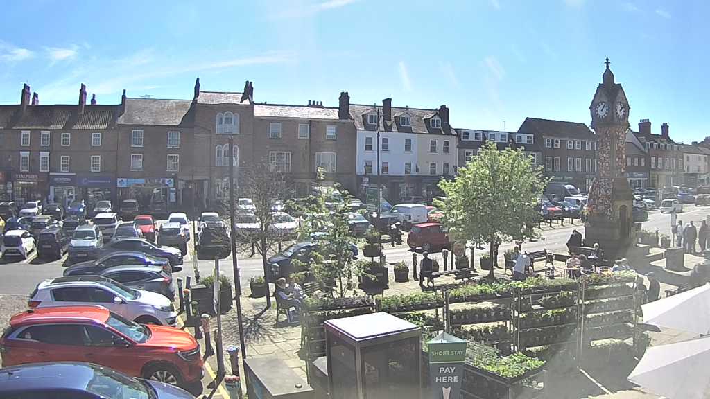 Thirsk webcam overlooking the Market Place
