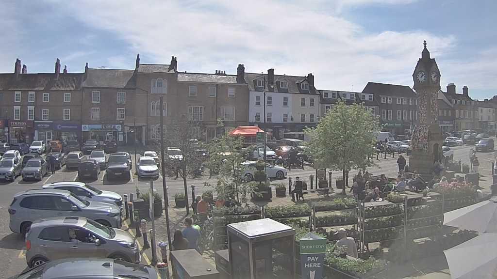 Thirsk webcam overlooking the Market Place