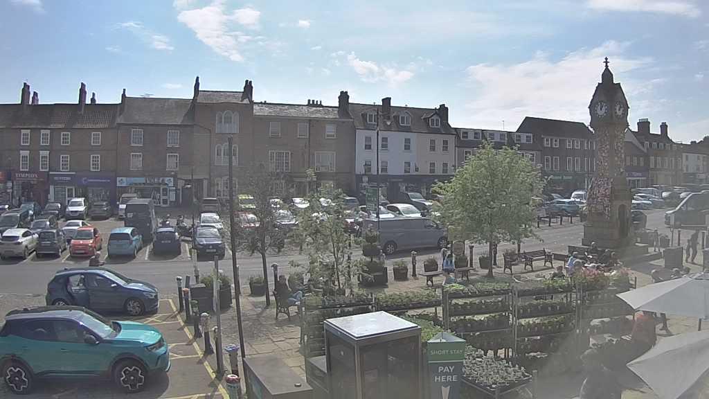 Thirsk webcam overlooking the Market Place
