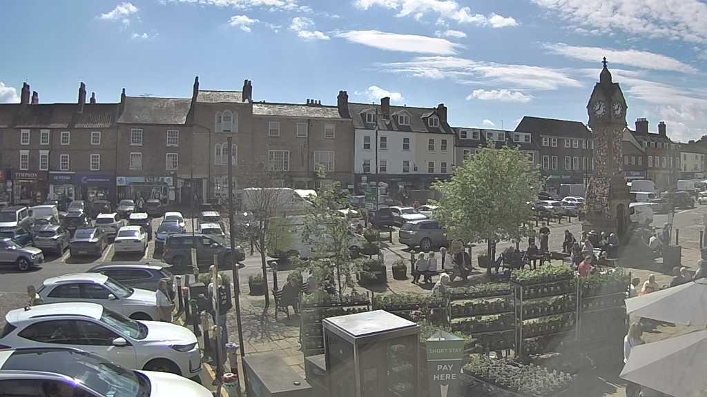 Thirsk webcam overlooking the Market Place