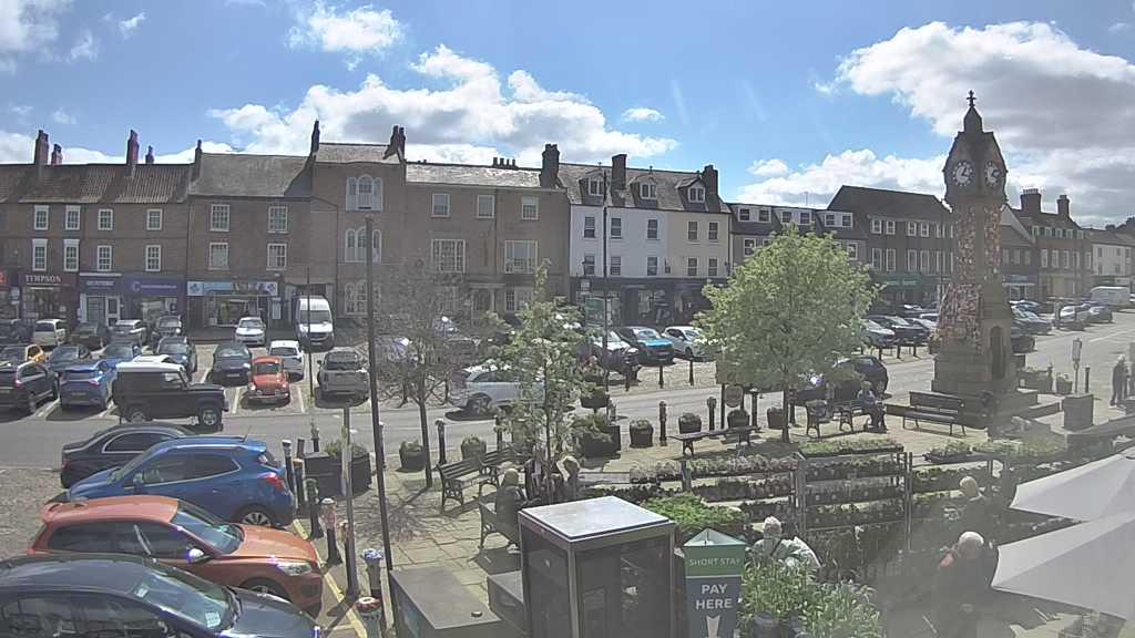 Thirsk webcam overlooking the Market Place