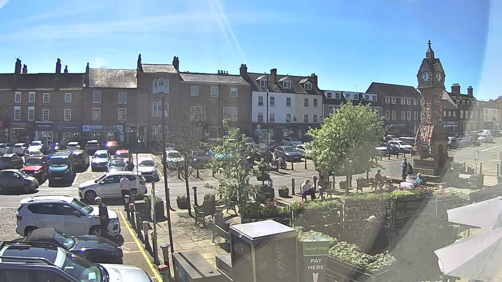Thirsk webcam overlooking the Market Place