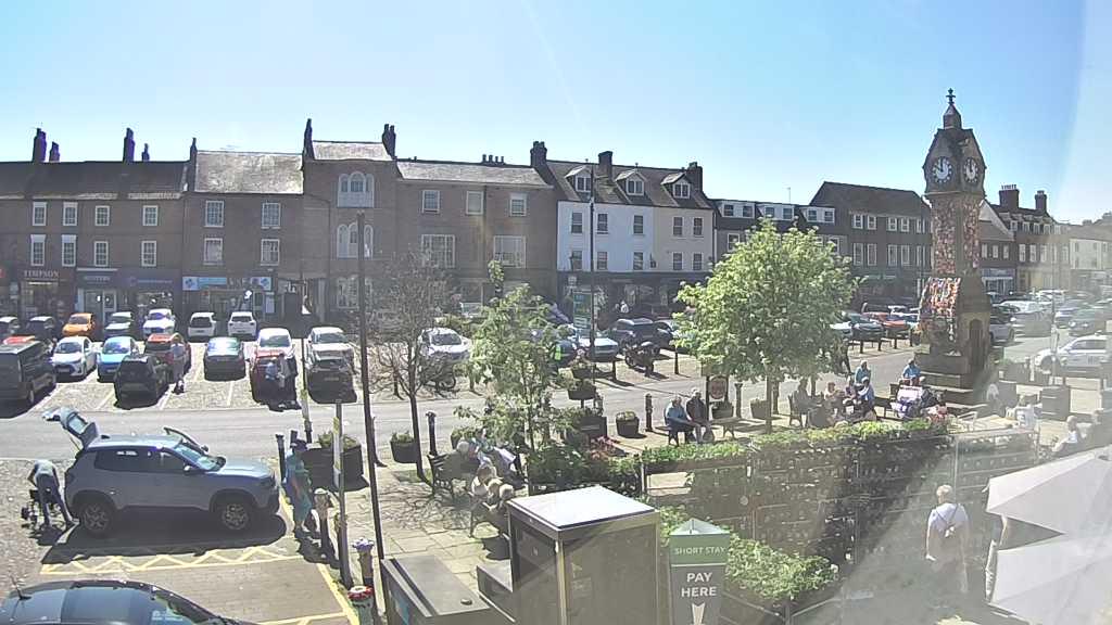 Thirsk webcam overlooking the Market Place