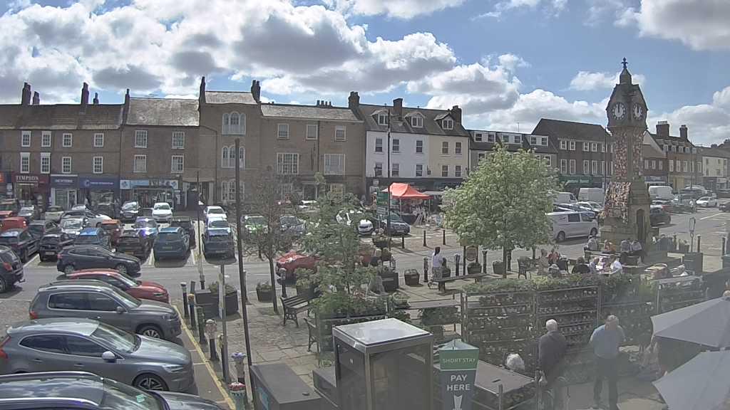 Thirsk webcam overlooking the Market Place