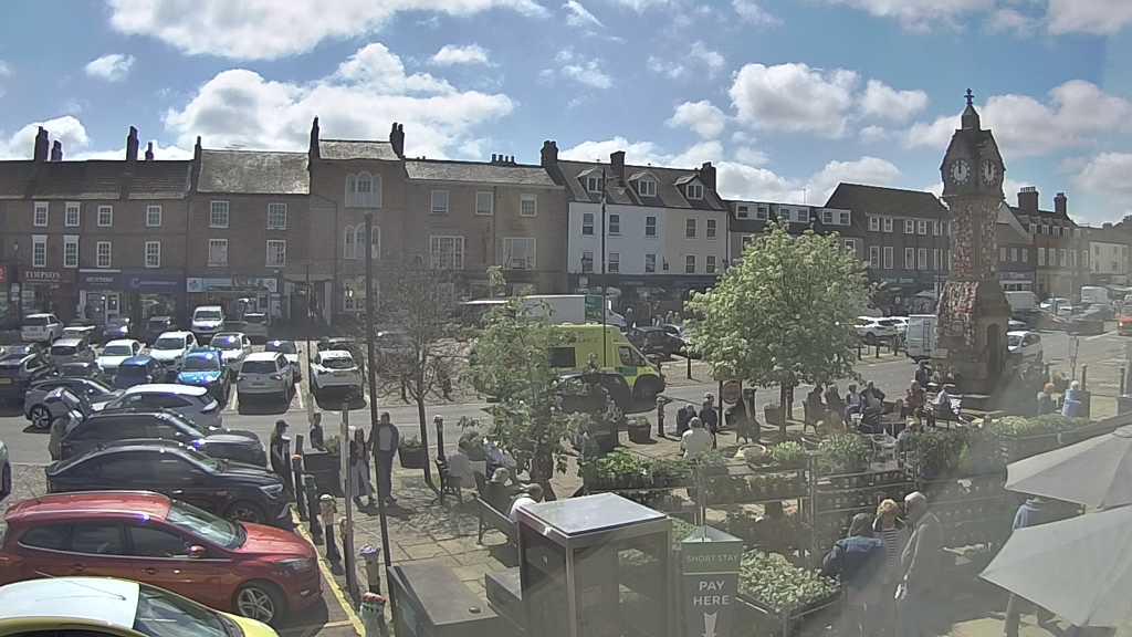 Thirsk webcam overlooking the Market Place
