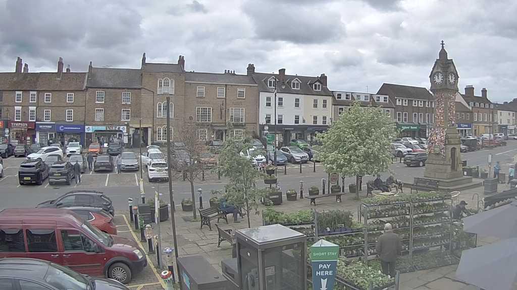 Thirsk webcam overlooking the Market Place