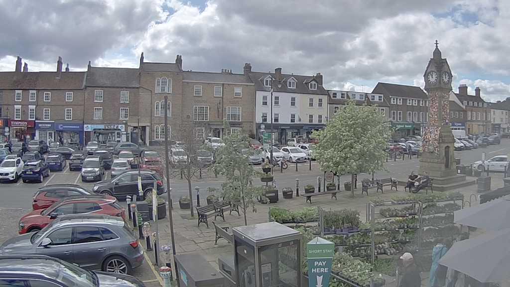 Thirsk webcam overlooking the Market Place