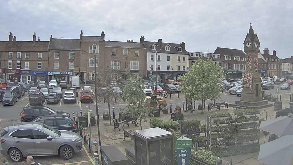 Thirsk webcam overlooking the Market Place
