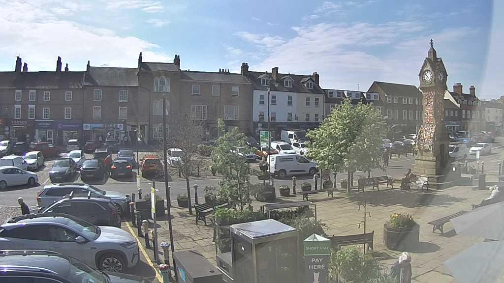 Thirsk webcam overlooking the Market Place