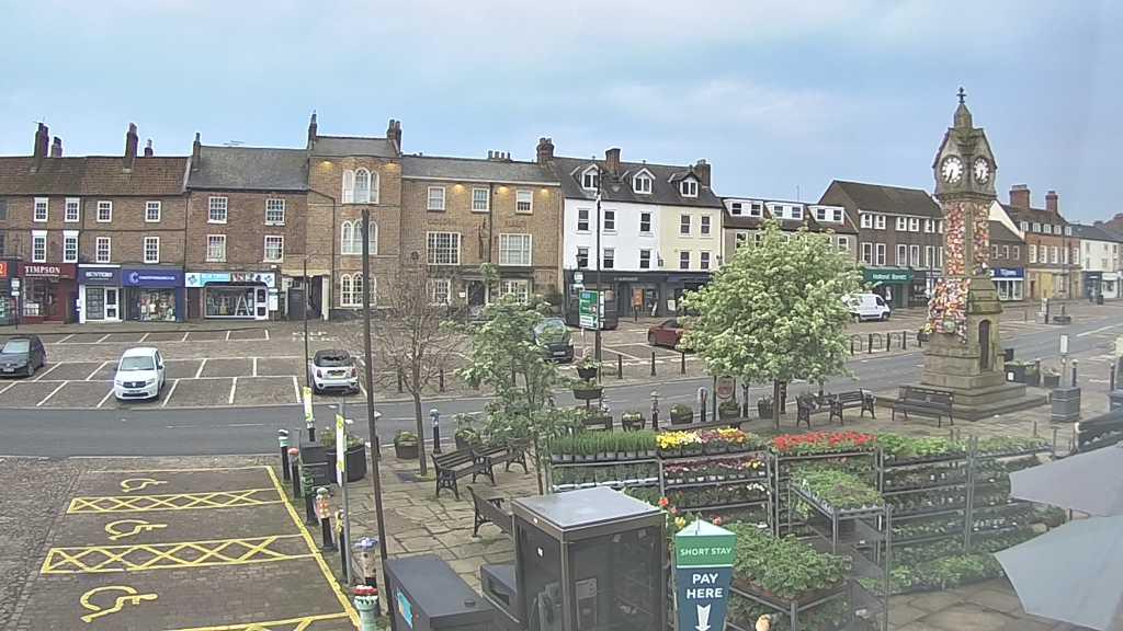 Thirsk webcam overlooking the Market Place