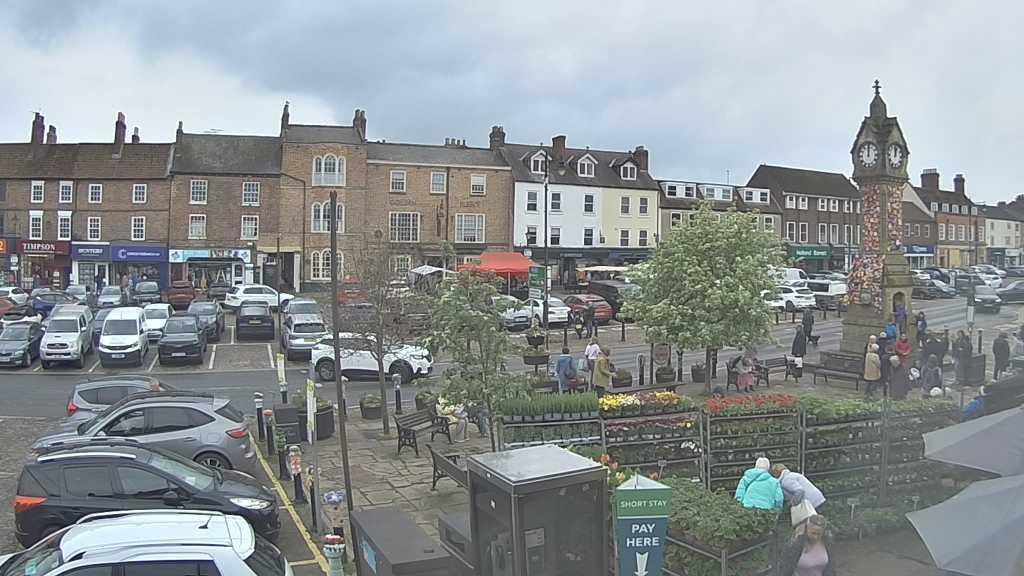 Thirsk webcam overlooking the Market Place