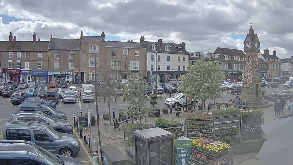 Thirsk webcam overlooking the Market Place