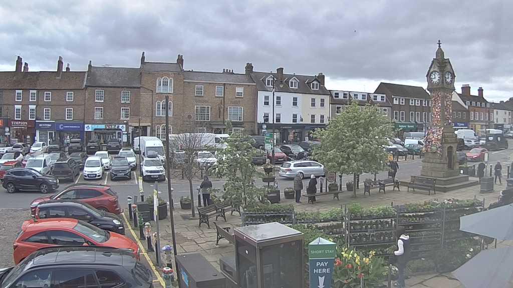 Thirsk webcam overlooking the Market Place