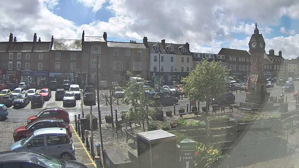 Thirsk webcam overlooking the Market Place