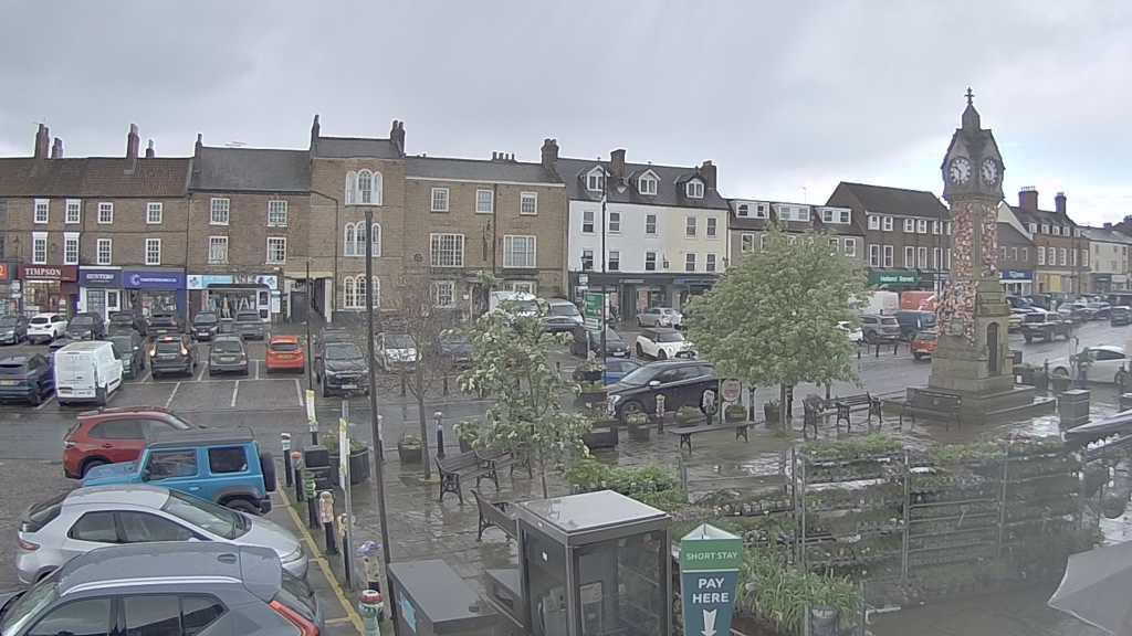 Thirsk webcam overlooking the Market Place