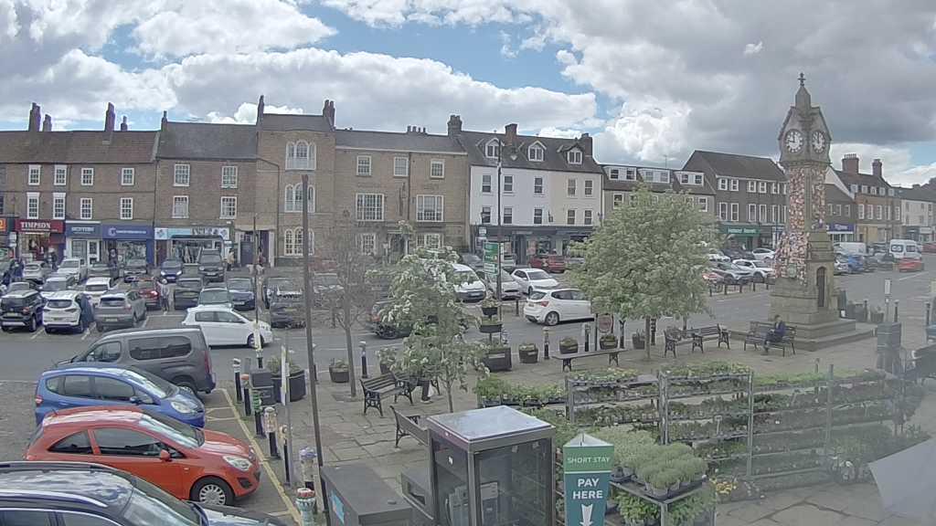 Thirsk webcam overlooking the Market Place