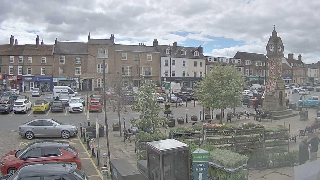 Thirsk webcam overlooking the Market Place