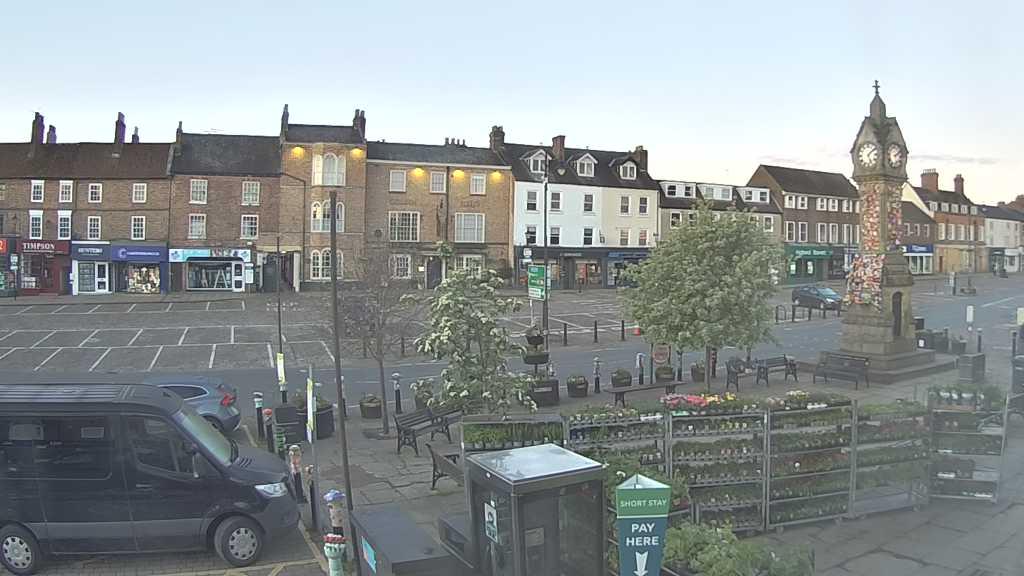 Thirsk webcam overlooking the Market Place