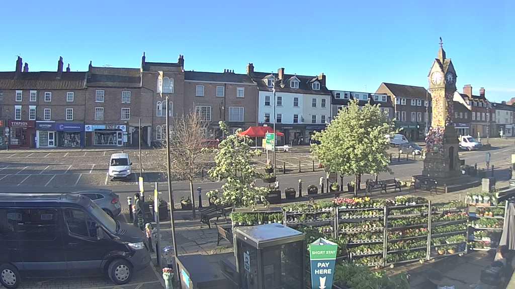 Thirsk webcam overlooking the Market Place