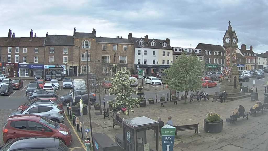 Thirsk webcam overlooking the Market Place