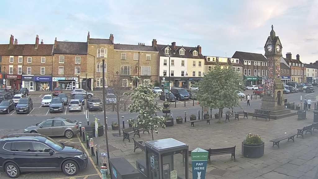 Thirsk webcam overlooking the Market Place
