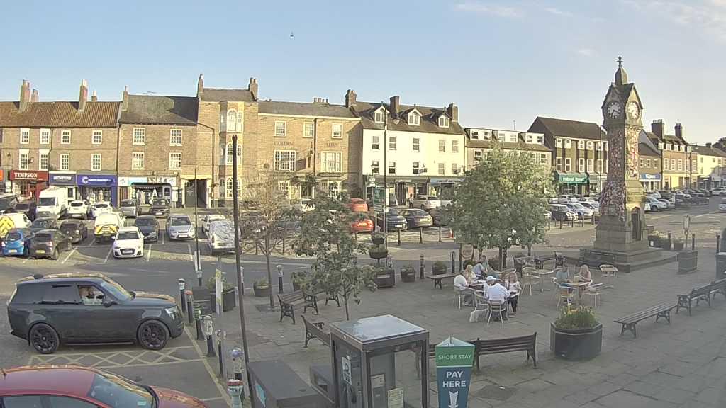Thirsk webcam overlooking the Market Place